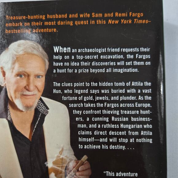 Clive Cussler Paperback Books - The Tombs and The Pharaoh's Secret - Picture 8 of 8